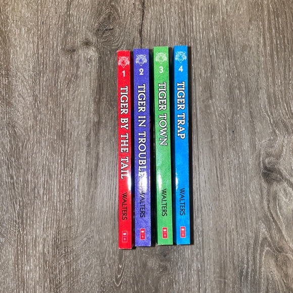 🌟BRAND NEW🌟 4 PACK Novels - Eric Walters Tiger Set - Picture 2 of 6